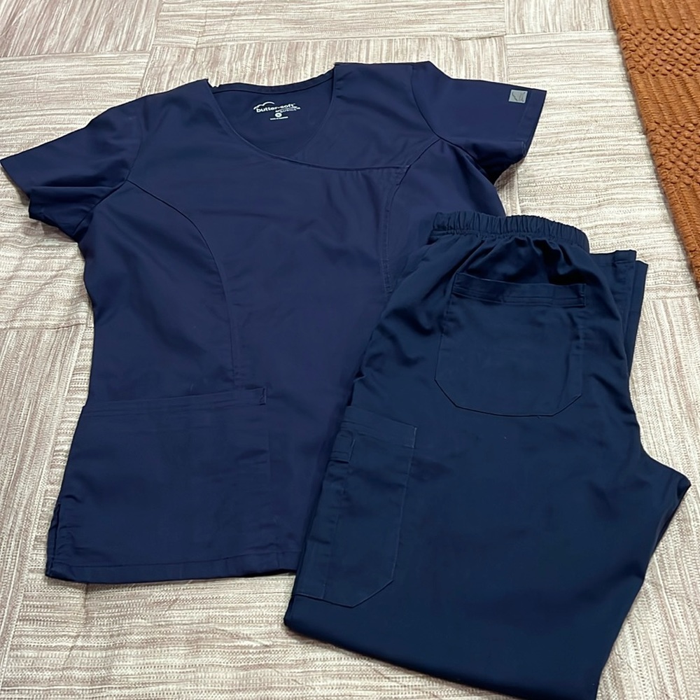 Women’s navy scrub set size small